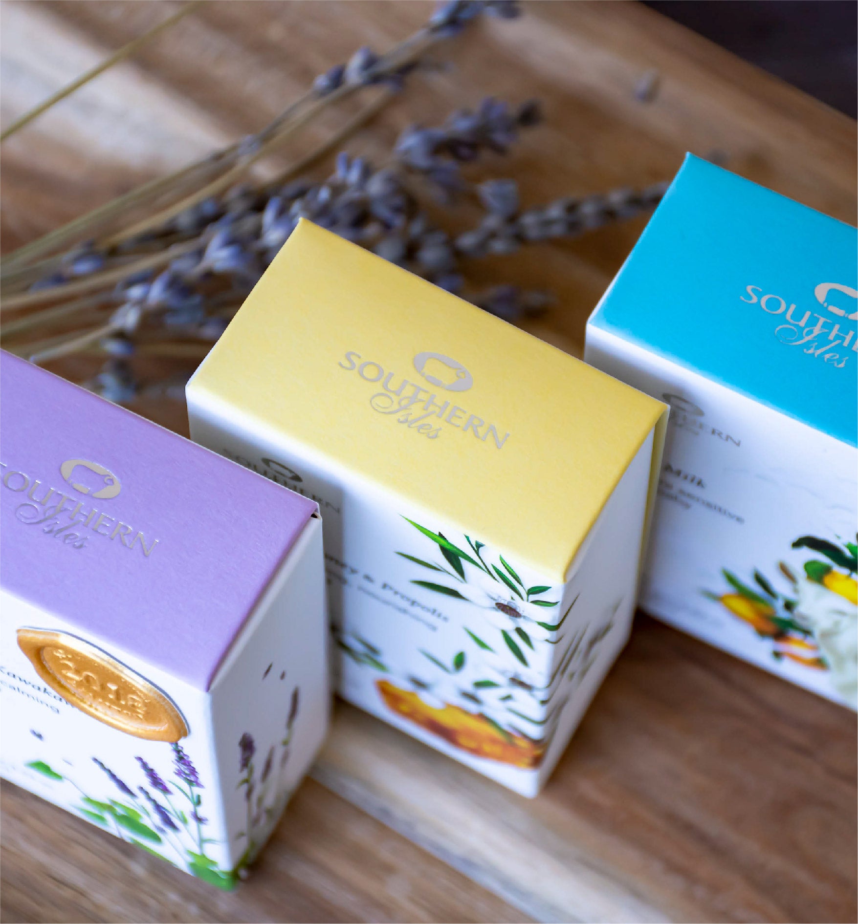 Product image of Manuka Honey & Propolis Soap from KiwiCorp – nourishing and antibacterial bar soap.