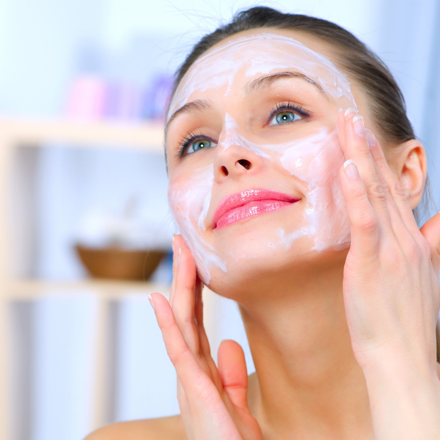 Discover the 4 reasons why you need to apply a facial mask now!